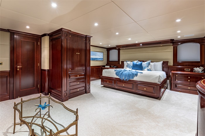 Yacht Starship master cabin