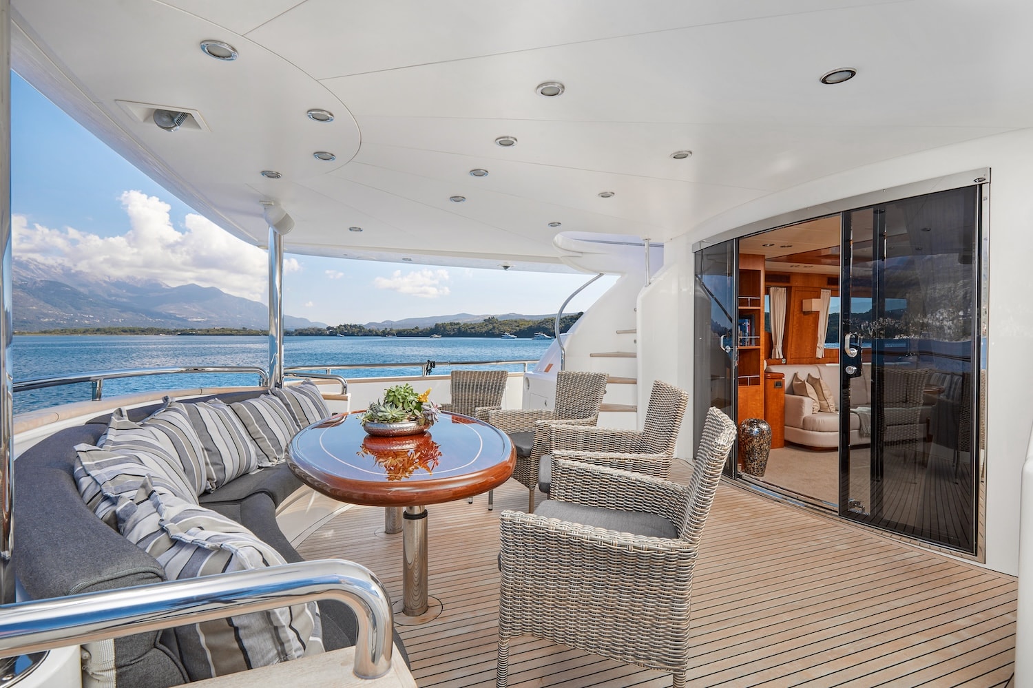 Annabel II - aft deck dining