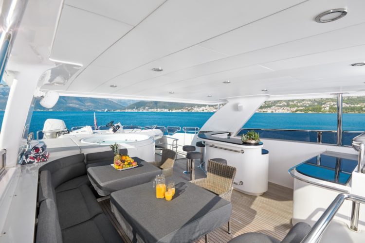 Annabel II - sundeck dining